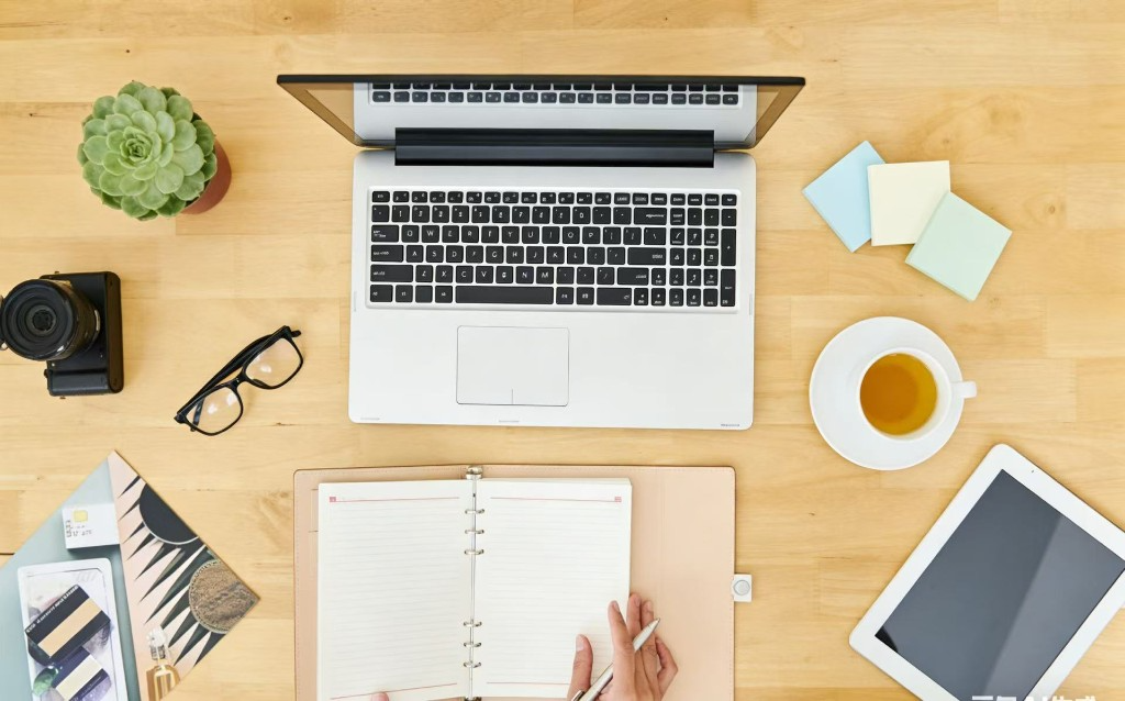 桌面俯视示例图